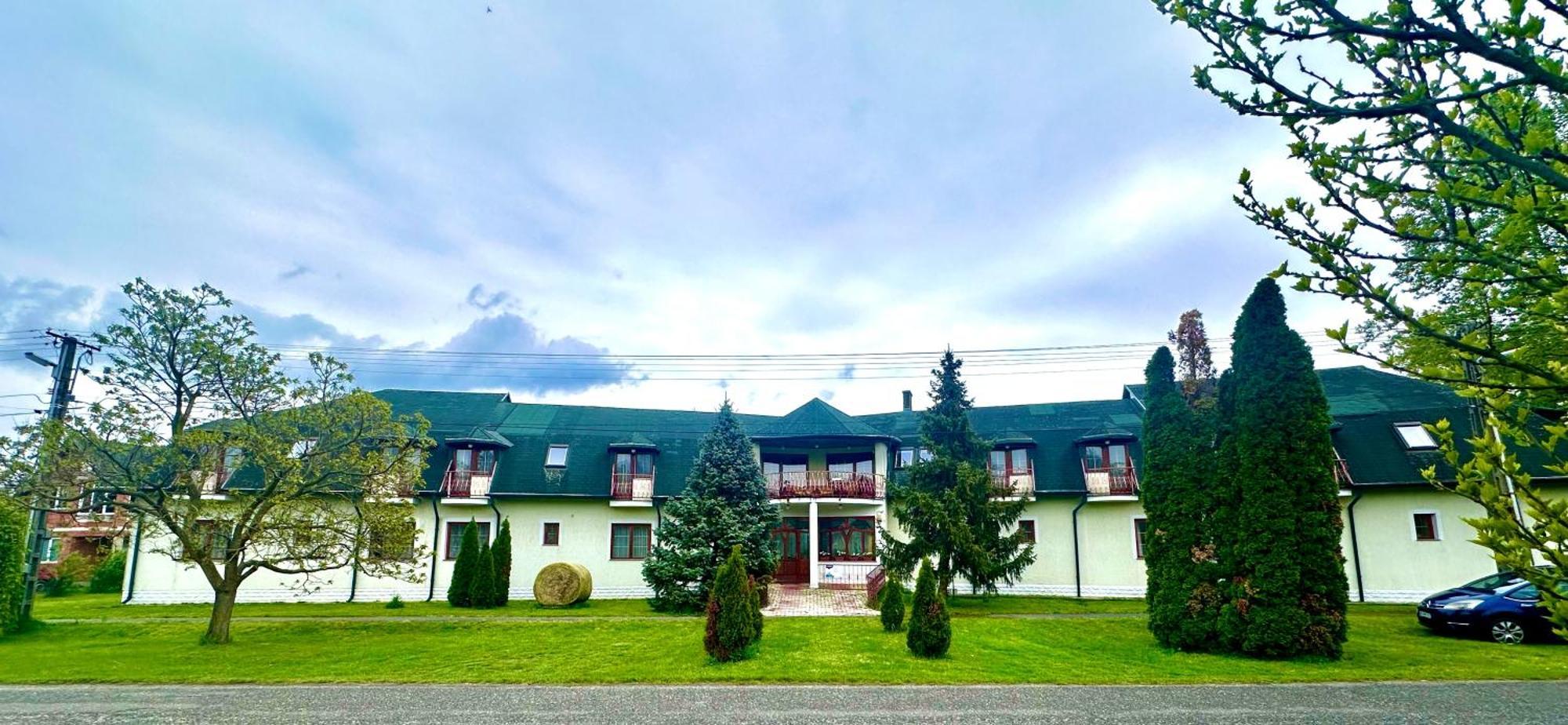 Eden Panzio Lejlighedshotel Bük Eksteriør billede